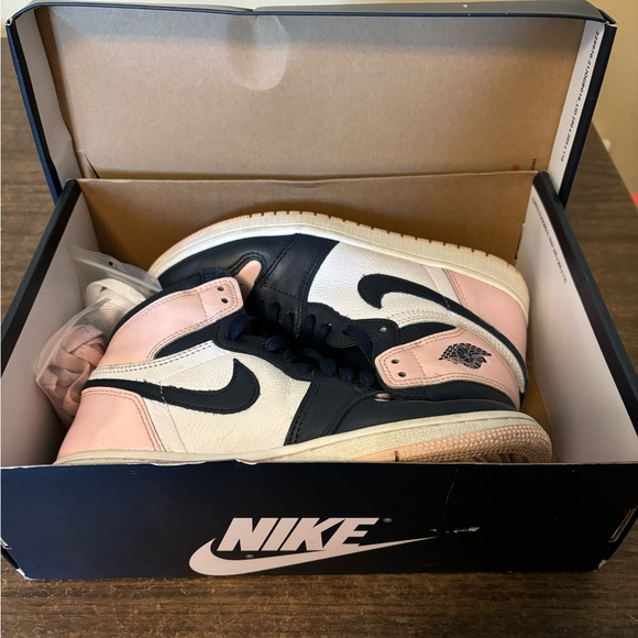 Nike Air Jordan 1 Retro High Womens Size 6 US Pink Barbie Atmosphere Bubblegum - Picture 1 of 9
